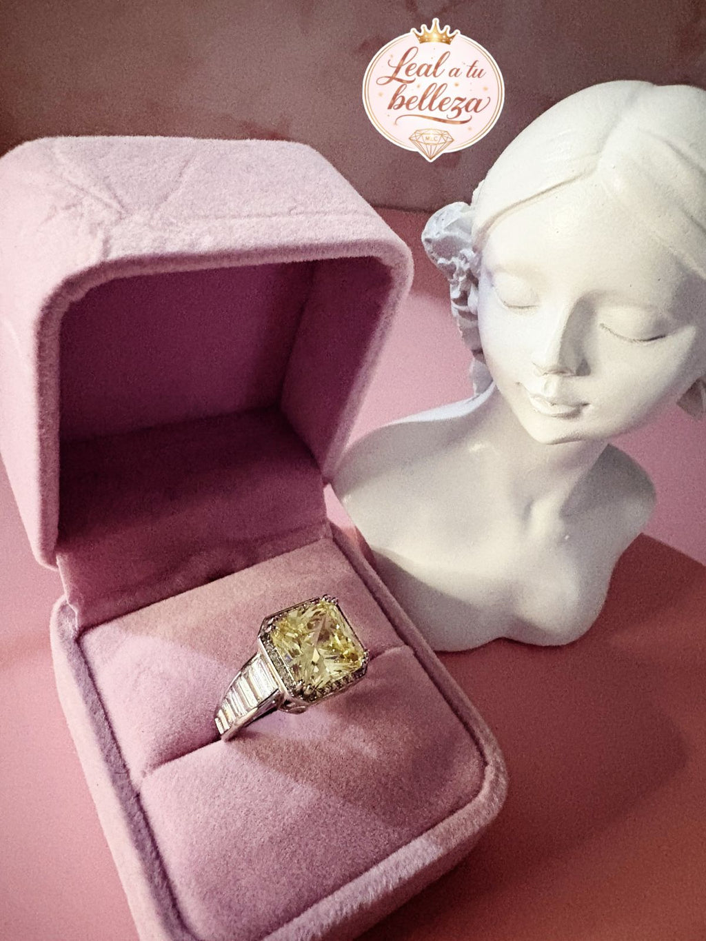 Anillo citrino con zirconias