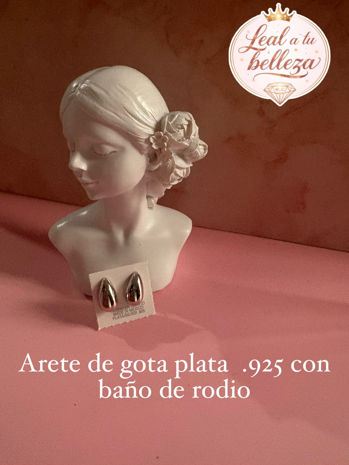 Arete de gota plata .925  con baño de rodio