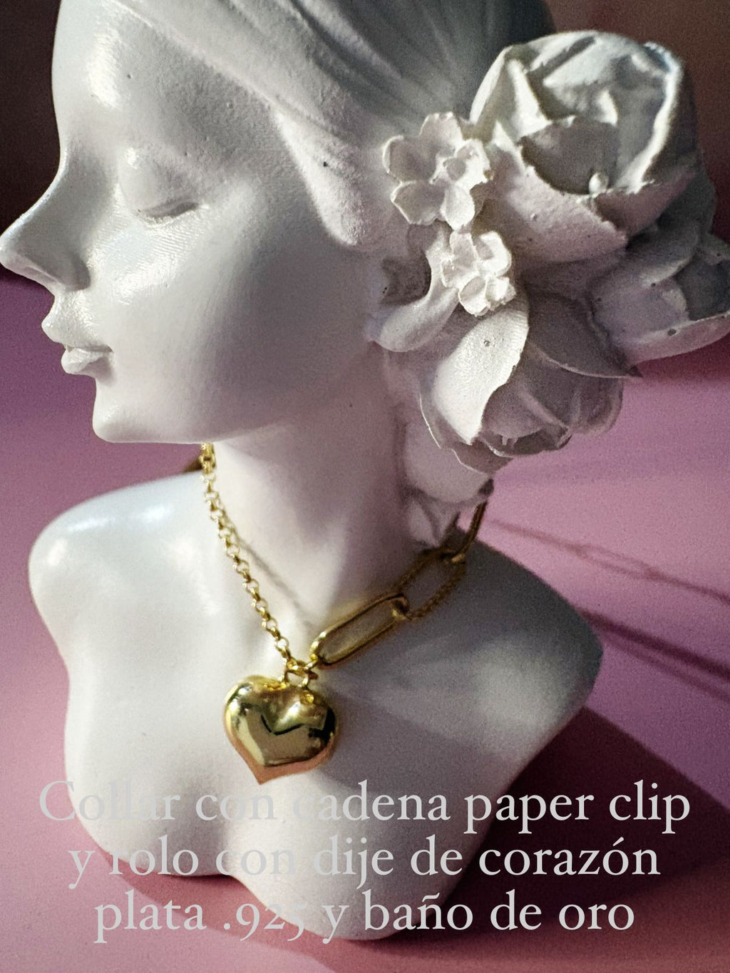 Collar con cadena paper clip y rolo con dije de corazón