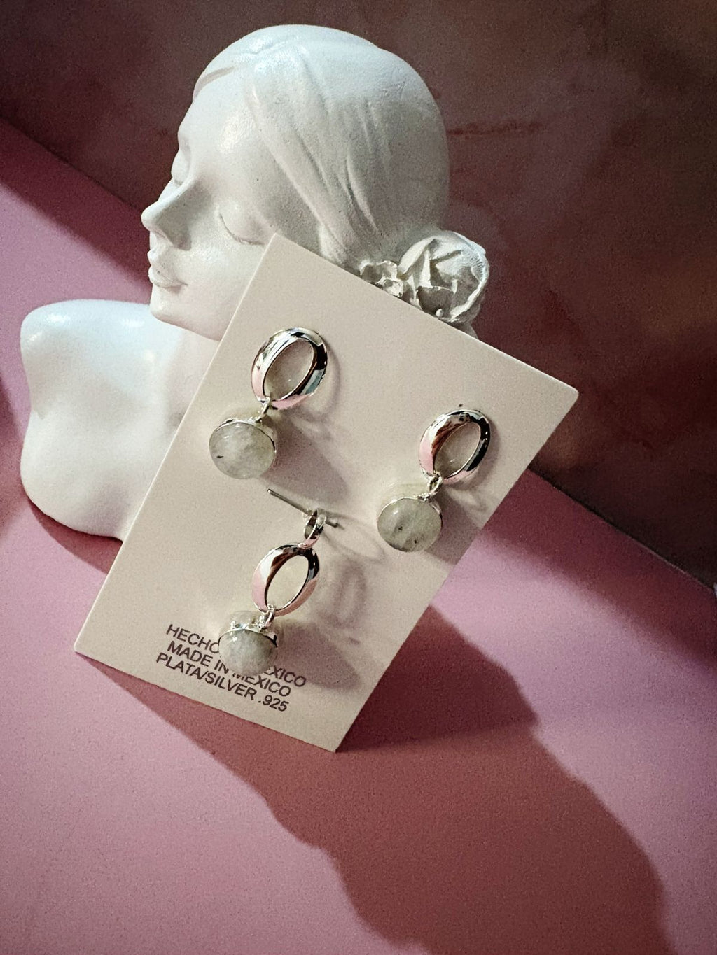 Set de aretes y dije con piedra luna lisa ,  plata bañado en rodio