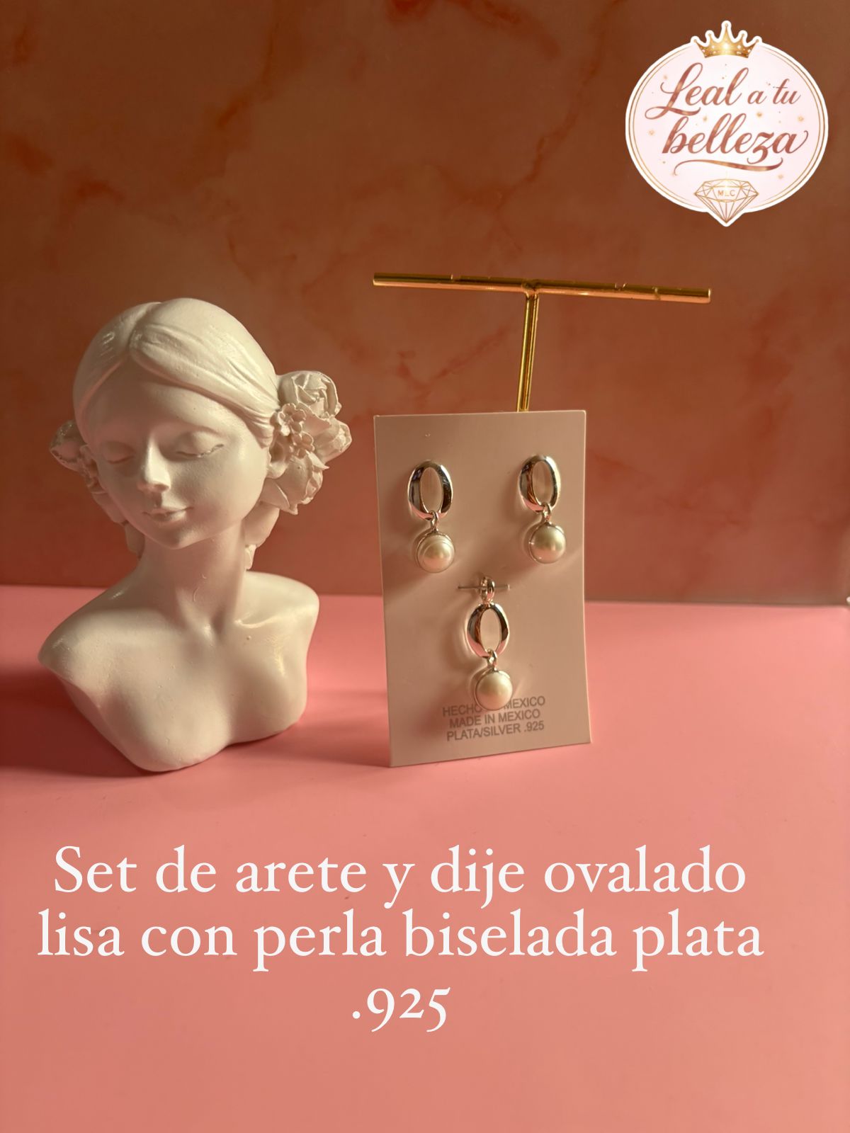 Set de arete y dije ovalado liso con perla biselada