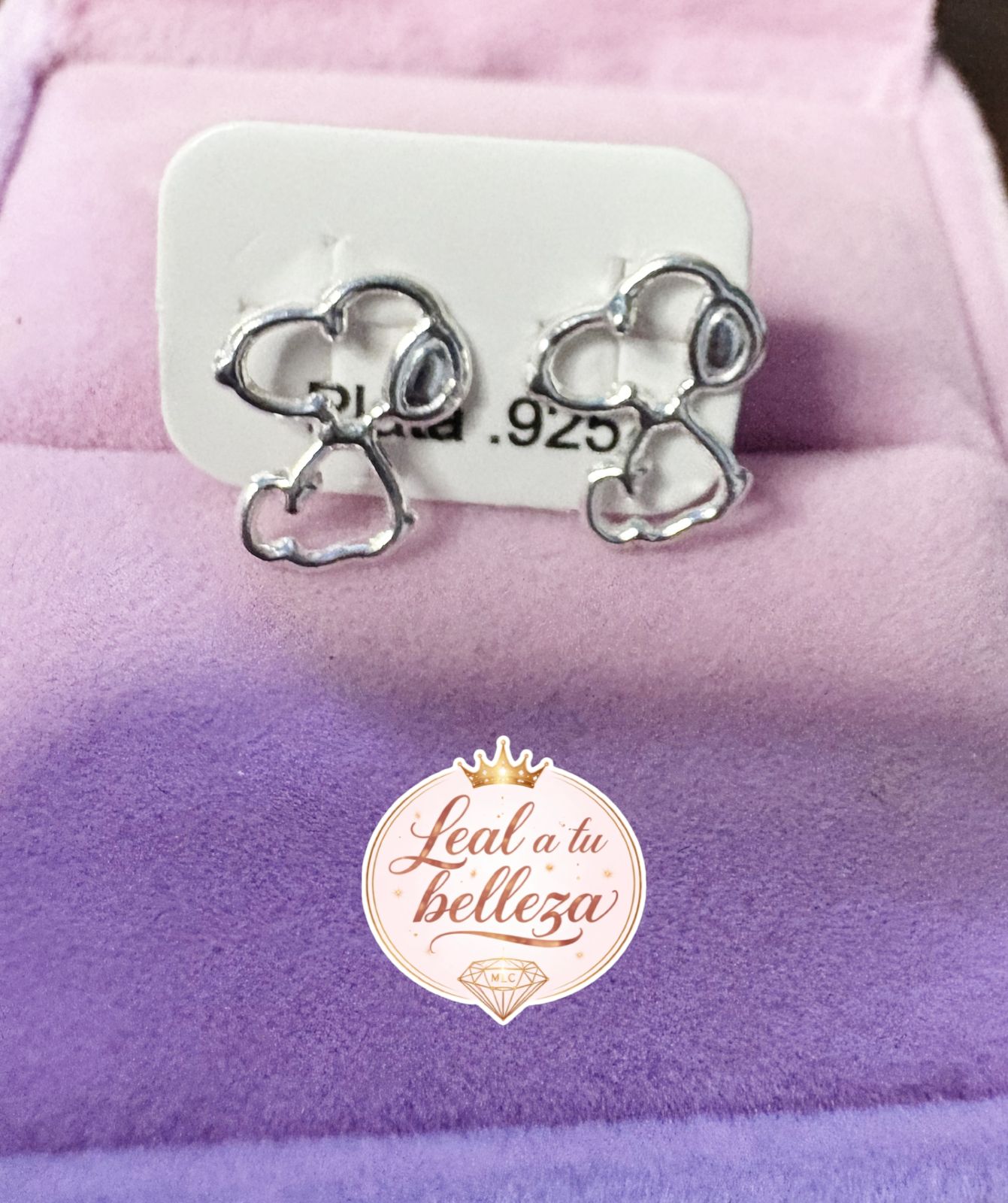 Arete inspirado silueta de Snoopy plata 925
